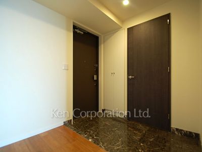 Entrance ※Photo of the same layout on 24 floor. Decoration and fixture may differ.