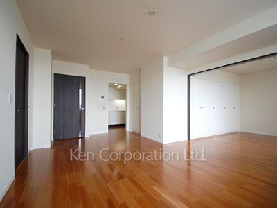 Living-Dining ※Photo of the same layout on 24 floor. Decoration and fixture may differ.