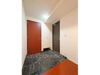 Entrance ※Photo of the same layout on 29 floor. Decoration and fixture may differ.