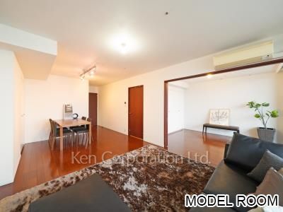 Living-Dining ※Photo of the same layout on 29 floor. Decoration and fixture may differ.