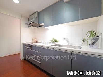 Kitchen ※Photo of the same layout on 29 floor. Decoration and fixture may differ.