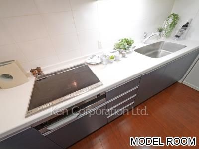 Kitchen ※Photo of the same layout on 29 floor. Decoration and fixture may differ.