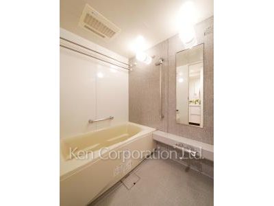 Bath ※Photo of the same layout on 29 floor. Decoration and fixture may differ.