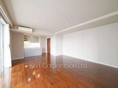 Living-Dining ※Photo of the same layout on 26 floor. Decoration and fixture may differ.