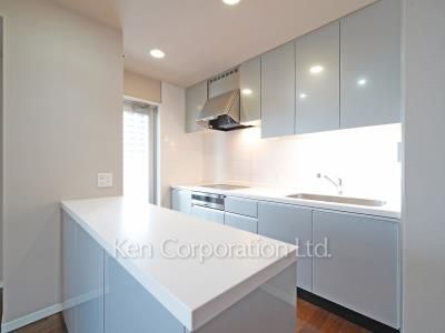 Kitchen ※Photo of the same layout on 26 floor. Decoration and fixture may differ.