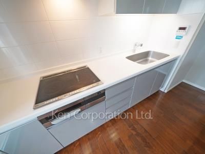Kitchen ※Photo of the same layout on 26 floor. Decoration and fixture may differ.