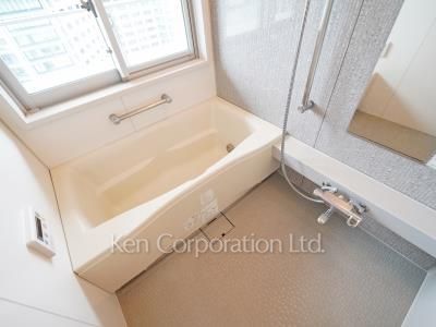 Bath ※Photo of the same layout on 26 floor. Decoration and fixture may differ.
