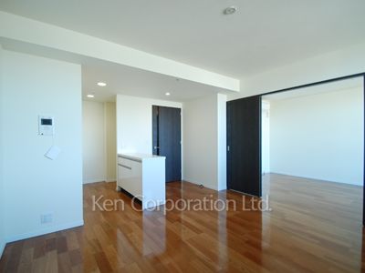 Living-Dining ※Photo of the same layout on 28 floor. Decoration and fixture may differ.