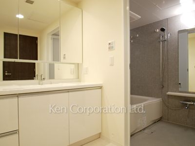 Powder Room ※Photo of the same layout on 28 floor. Decoration and fixture may differ.