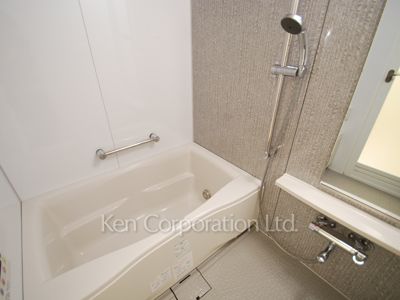 Bath ※Photo of the same layout on 28 floor. Decoration and fixture may differ.