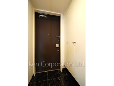 Entrance ※Photo of the same layout on 29 floor. Decoration and fixture may differ.