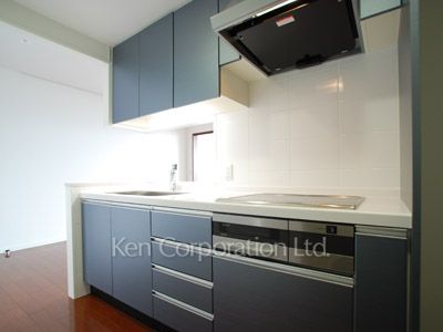 Kitchen ※Photo of the same layout on 29 floor. Decoration and fixture may differ.