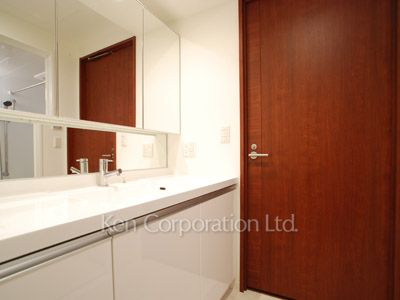 Powder Room ※Photo of the same layout on 29 floor. Decoration and fixture may differ.
