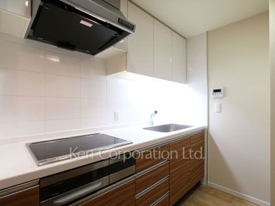 Kitchen ※Photo of the same layout on 23 floor. Decoration and fixture may differ.