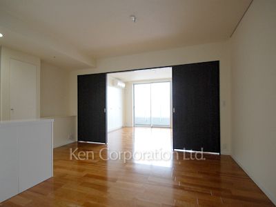 Living-Dining ※Photo of the same layout on 24 floor. Decoration and fixture may differ.