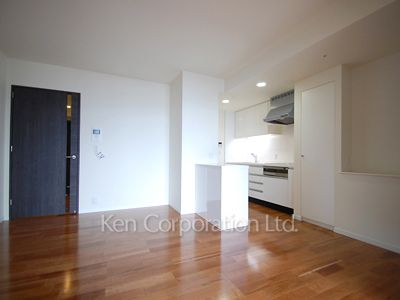 Living-Dining ※Photo of the same layout on 24 floor. Decoration and fixture may differ.