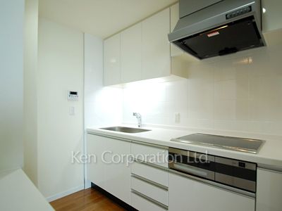 Kitchen ※Photo of the same layout on 24 floor. Decoration and fixture may differ.