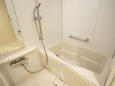Bath ※Photo of the same layout on 24 floor. Decoration and fixture may differ.