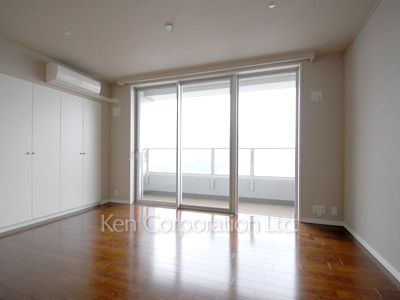 Bedroom ※Photo of the same layout on 22 floor. Decoration and fixture may differ.