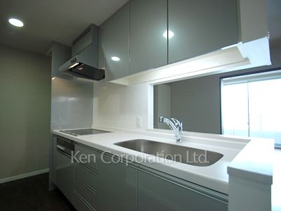 Kitchen ※Photo of the same layout on 22 floor. Decoration and fixture may differ.