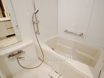 Bath ※Photo of the same layout on 22 floor. Decoration and fixture may differ.