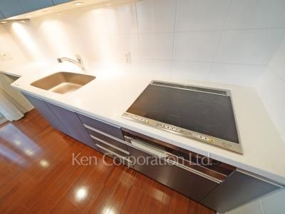 Kitchen ※Photo of the same layout on 21 floor. Decoration and fixture may differ.