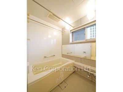 Bath ※Photo of the same layout on 21 floor. Decoration and fixture may differ.