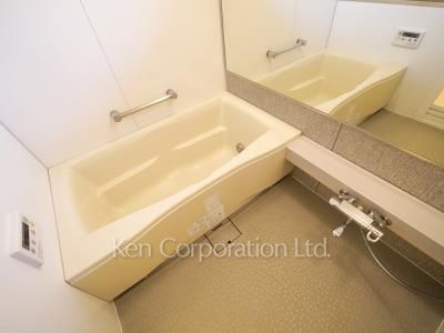 Bath ※Photo of the same layout on 21 floor. Decoration and fixture may differ.