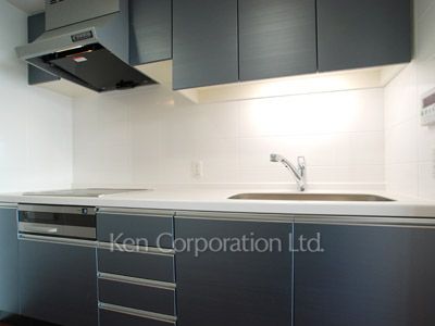 Kitchen ※Photo of the same layout on 29 floor. Decoration and fixture may differ.