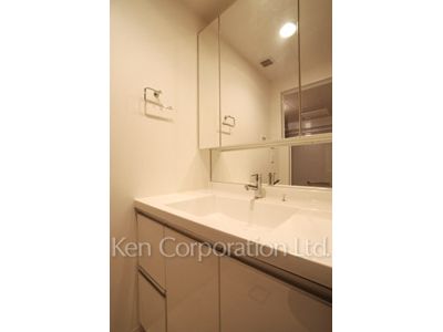 Powder Room ※Photo of the same layout on 29 floor. Decoration and fixture may differ.