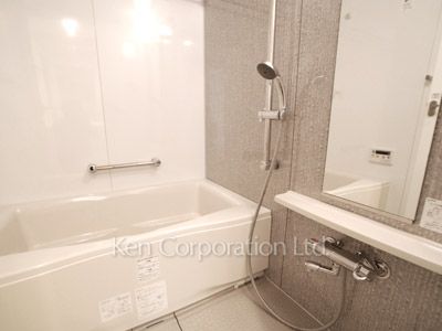 Bath ※Photo of the same layout on 29 floor. Decoration and fixture may differ.