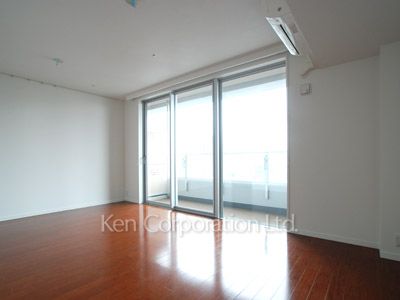 Living-Dining ※Photo of the same layout on 29 floor. Decoration and fixture may differ.