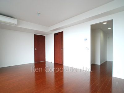 Living-Dining ※Photo of the same layout on 29 floor. Decoration and fixture may differ.