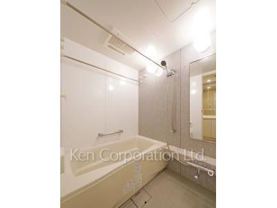Bath ※Photo of the same layout on 22 floor. Decoration and fixture may differ.