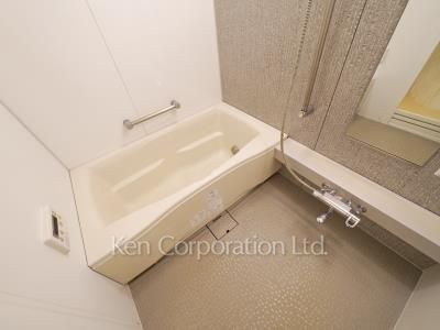 Bath ※Photo of the same layout on 22 floor. Decoration and fixture may differ.