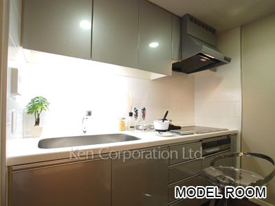 Kitchen ※Photo of the same layout on 26 floor. Decoration and fixture may differ.