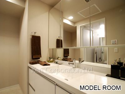 Powder Room ※Photo of the same layout on 26 floor. Decoration and fixture may differ.