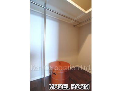 Walk-In Closet ※Photo of the same layout on 26 floor. Decoration and fixture may differ.