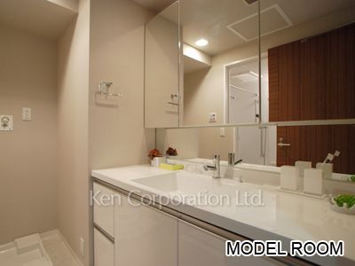 Powder Room ※Photo of the same layout on 22 floor. Decoration and fixture may differ.