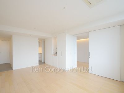 Living-Dining ※Photo of the same layout on 17 floor. Decoration and fixture may differ.