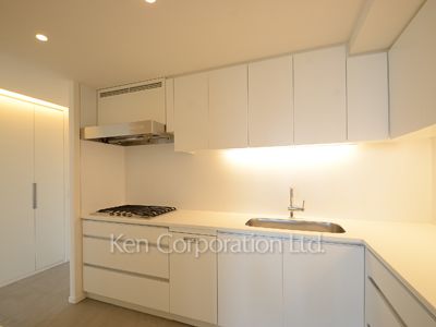 Kitchen ※Photo of the same layout on 17 floor. Decoration and fixture may differ.