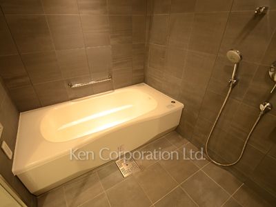 Bath ※Photo of the same layout on 17 floor. Decoration and fixture may differ.