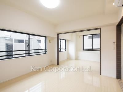 Living-Dining ※Photo of the same layout on 4 floor. Decoration and fixture may differ.
