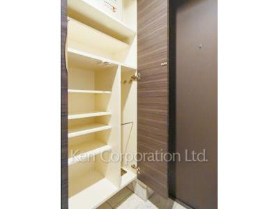 Shoes Closet ※Photo of the same layout on 4 floor. Decoration and fixture may differ.