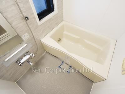 Bath ※Photo of the same layout on 4 floor. Decoration and fixture may differ.