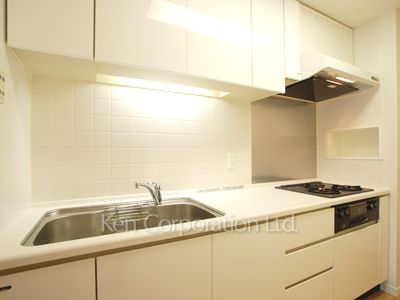 Kitchen ※Photo of the same layout on 3 floor. Decoration and fixture may differ.