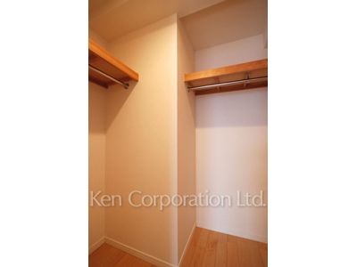 Walk-In Closet ※Photo of the same layout on 3 floor. Decoration and fixture may differ.