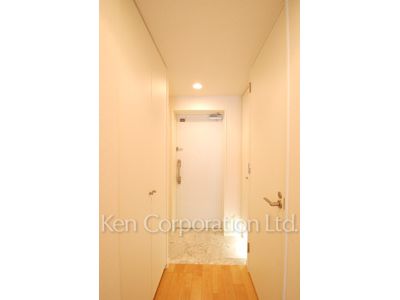 Entrance ※Photo of the same layout on 7 floor. Decoration and fixture may differ.