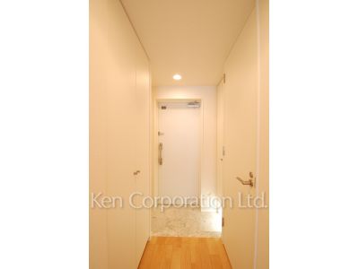 Entrance ※Photo of the same layout on 7 floor. Decoration and fixture may differ.