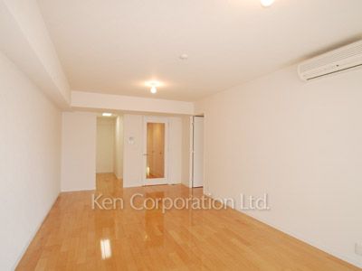 Living-Dining ※Photo of the same layout on 7 floor. Decoration and fixture may differ.